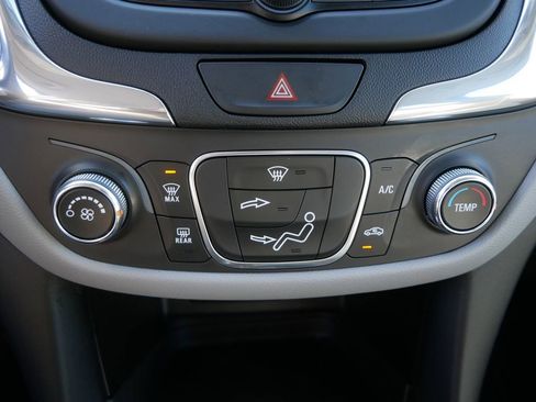 Used 2019 Chevrolet Equinox LS image 24