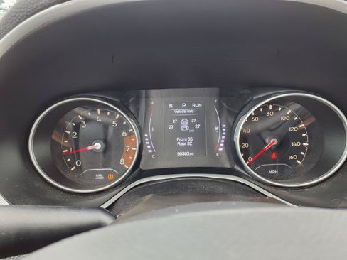 Used 2019 Jeep Compass Latitude FWD image 16