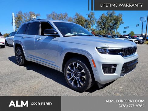 New 2025 Jeep Grand Cherokee Overland w/ Luxury Tech Group IV AWD/4WD image 16