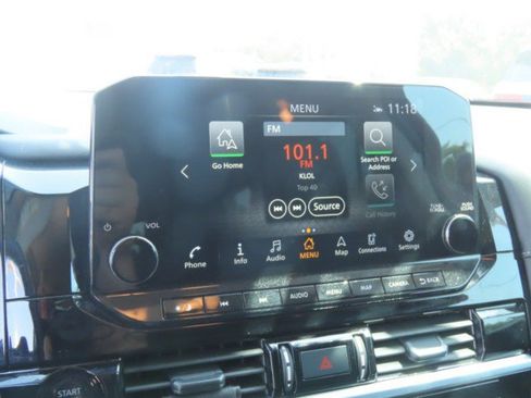 Used 2024 Nissan Pathfinder SL w/ Black Appearance Package FWD image 28