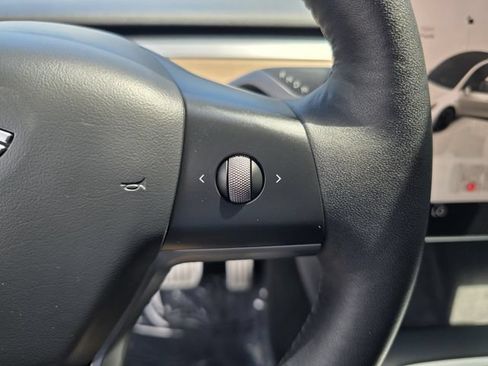 Used 2022 Tesla Model Y Performance AWD/4WD image 25