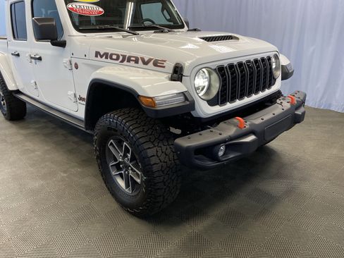 Certified 2025 Jeep Gladiator Mojave image 48