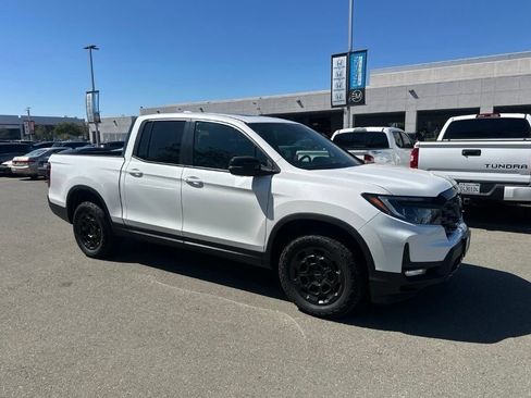 Used 2025 Honda Ridgeline TrailSport+ image 2