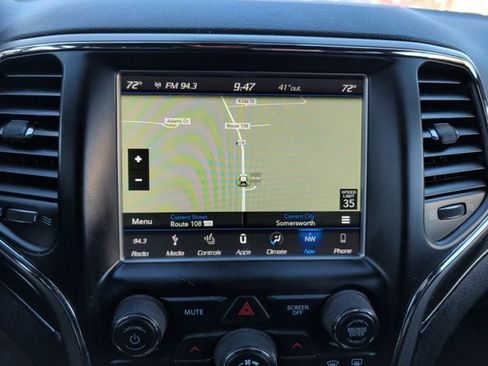 Used 2018 Jeep Grand Cherokee Limited image 24