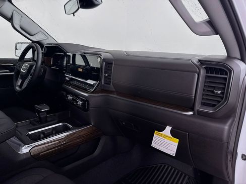 New 2026 GMC Sierra 1500 Elevation image 32