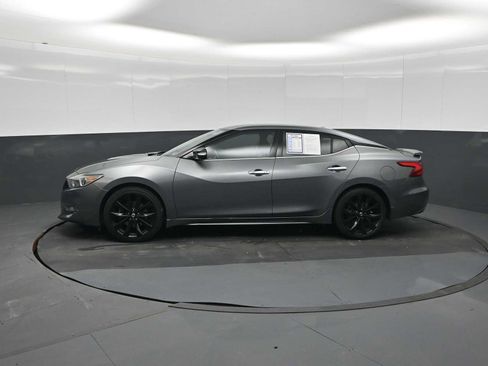 Used 2018 Nissan Maxima SR w/ Midnight Edition FWD image 4