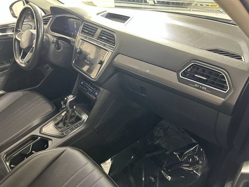 Used 2022 Volkswagen Tiguan SE FWD image 28