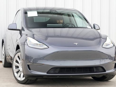Used 2020 Tesla Model Y Performance image 4