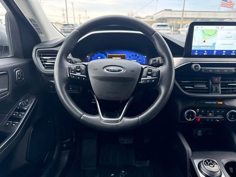 Used 2022 Ford Escape Titanium image 14
