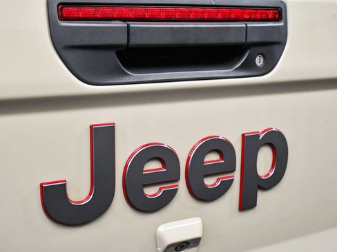 Used 2020 Jeep Gladiator Rubicon w/ Dual Top Group AWD/4WD image 87