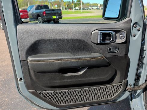 Used 2025 Jeep Wrangler Unlimited Sahara w/ Safety Group AWD/4WD image 30