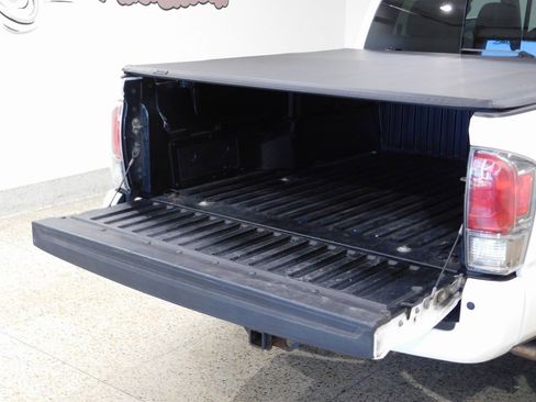 Used 2017 Toyota Tacoma Limited image 68