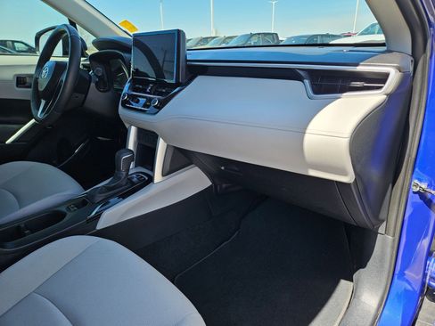 Used 2024 Toyota Corolla Cross LE image 28