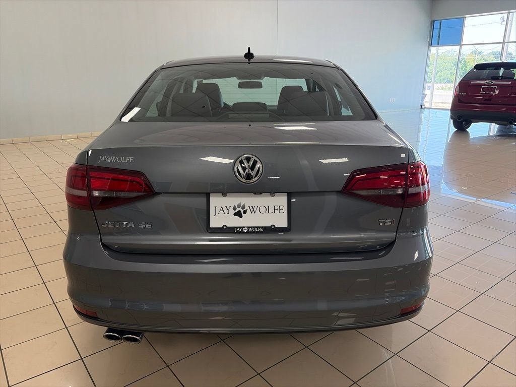 Used 2017 Volkswagen Jetta SE FWD image 4