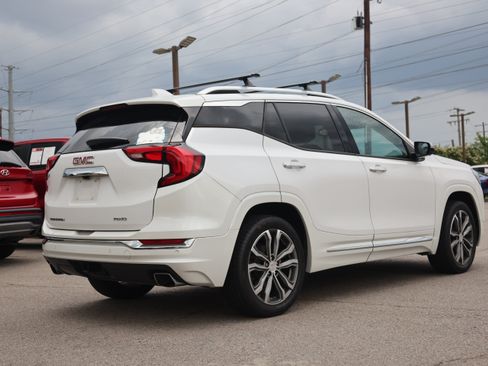 Used 2020 GMC Terrain Denali w/ Denali Premium Package AWD/4WD image 4