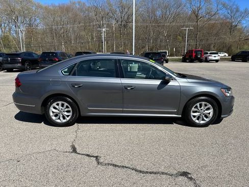 Used 2017 Volkswagen Passat 1.8T S FWD image 9