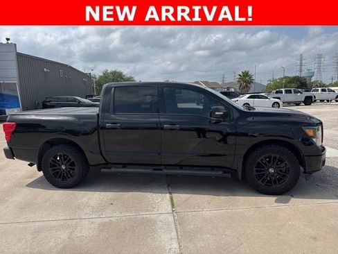 Used 2018 Nissan Titan SV w/ SV Convenience Package RWD image 6
