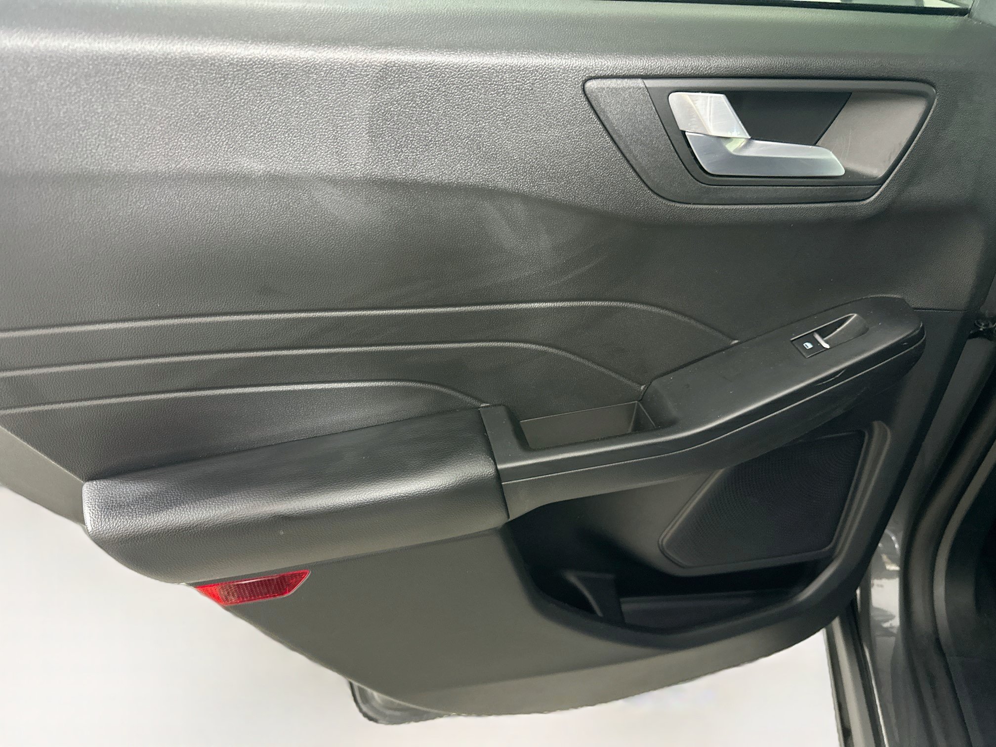 Used 2025 Ford Escape ST-Line Select AWD/4WD image 24