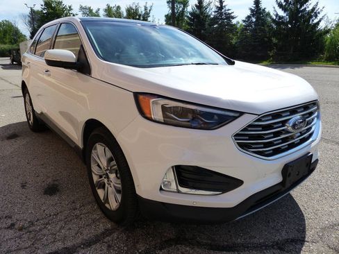 Used 2019 Ford Edge Titanium w/ Equipment Group 301A AWD/4WD image 13