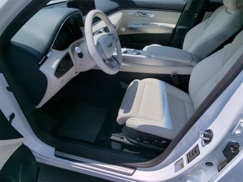 Used 2025 Genesis Electrified GV70 Advanced image 9