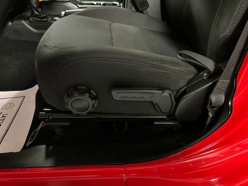 Used 2022 Jeep Wrangler Unlimited Sport image 13