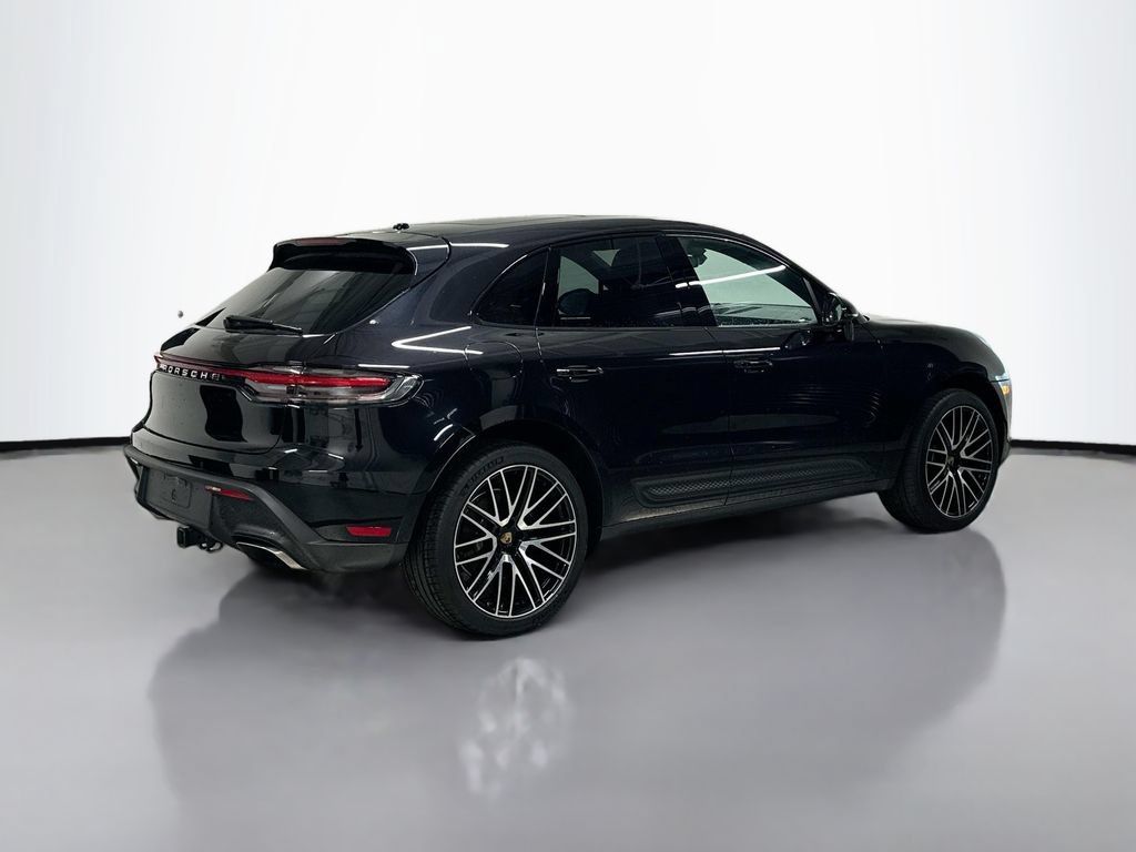Certified 2025 Porsche Macan AWD/4WD image 9