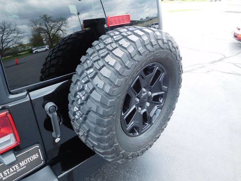 Used 2017 Jeep Wrangler Sport AWD/4WD image 9