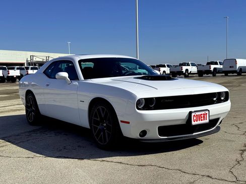 Used 2018 Dodge Challenger R/T image 6