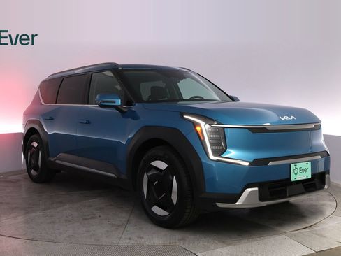 Used 2024 Kia EV9 Wind AWD/4WD image 13
