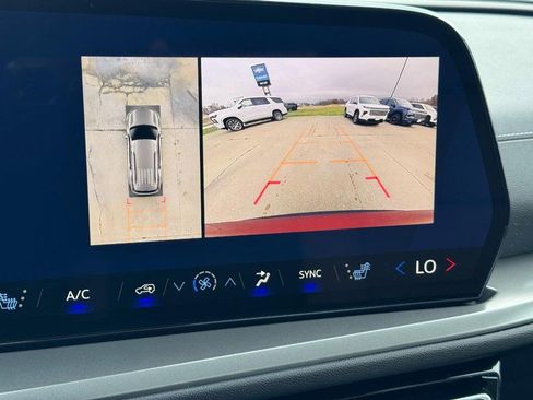 New 2026 Chevrolet Traverse LT image 17