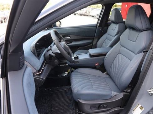 Certified 2025 Nissan Ariya Platinum image 9