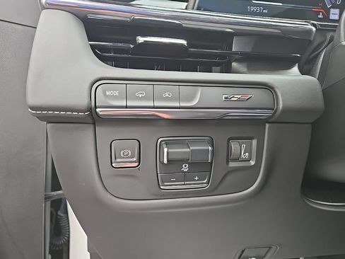 Certified 2024 Cadillac Escalade V w/ LPO, ONYX Package AWD/4WD image 34