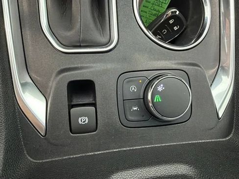 Used 2023 Chevrolet Traverse LT FWD image 25