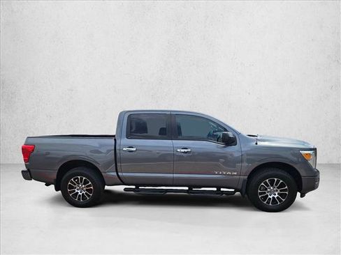 Used 2021 Nissan Titan SV w/ SV Convenience Package RWD image 4