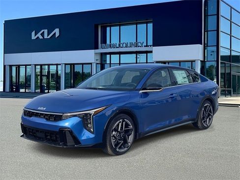 New 2025 Kia K4 GT-Line image 3