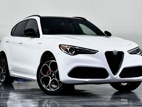 Used 2023 Alfa Romeo Stelvio Veloce AWD/4WD image 2