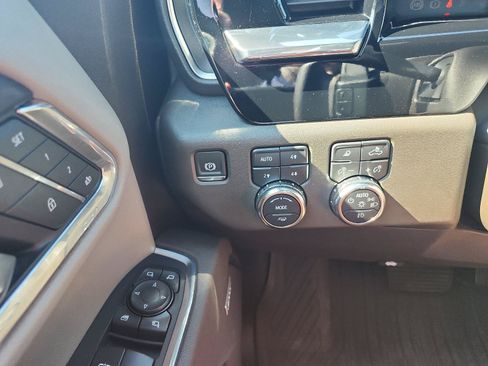 Used 2025 GMC Sierra 1500 SLT w/ SLT Premium Plus Package AWD/4WD image 28