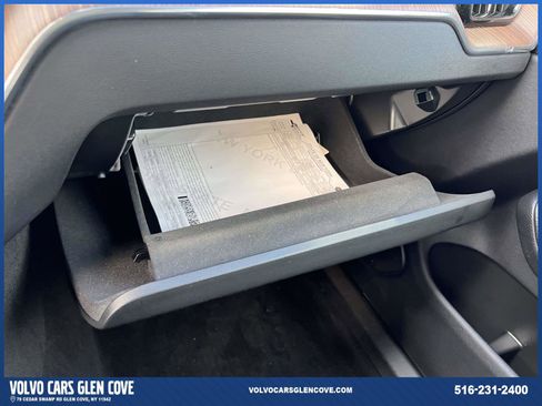 Used 2022 Volvo XC60 B5 Momentum w/ Climate Package image 35