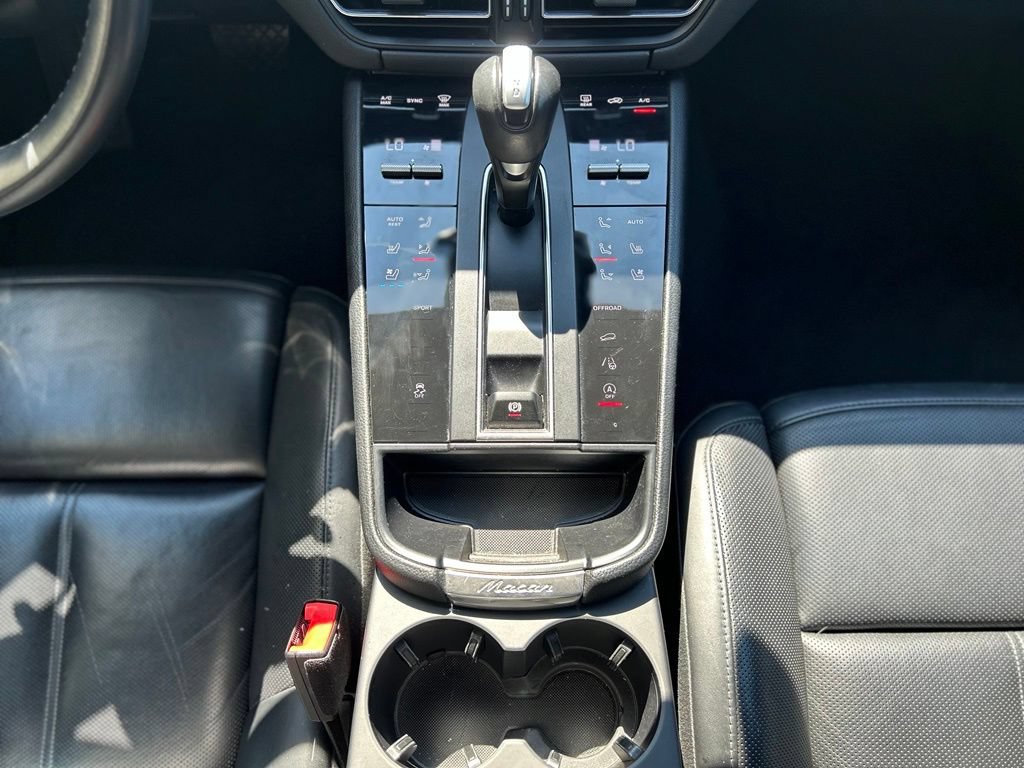 Used 2024 Porsche Macan AWD/4WD image 28