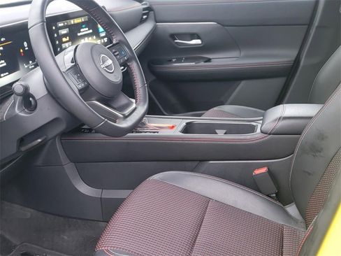 Certified 2025 Nissan Kicks SR image 9