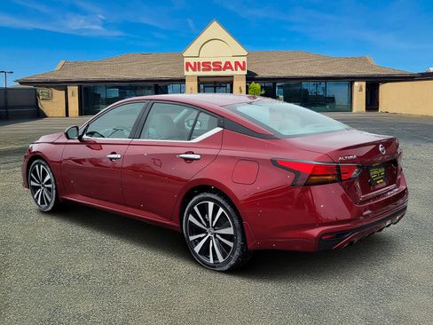 Used 2020 Nissan Altima 2.5 Platinum image 3