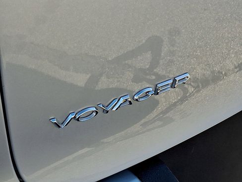 Used 2022 Chrysler Voyager LX image 30