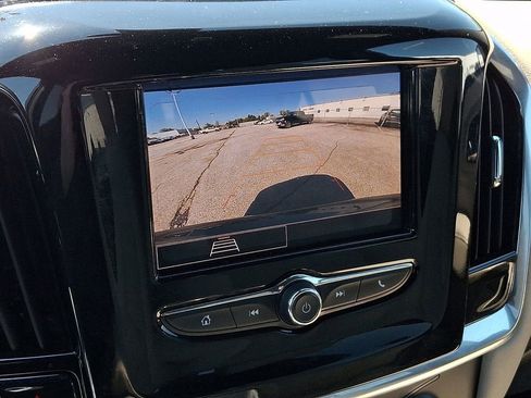 Used 2022 Chevrolet Traverse LS image 18