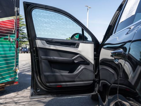 Used 2024 Porsche Cayenne S image 20