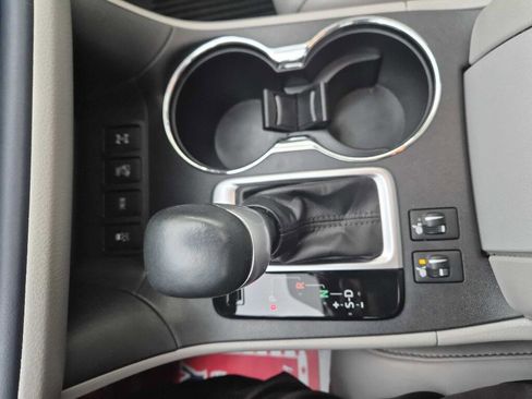 Used 2018 Toyota Highlander XLE image 15