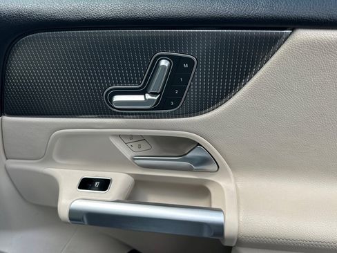 Used 2020 Mercedes-Benz GLB 250 image 21