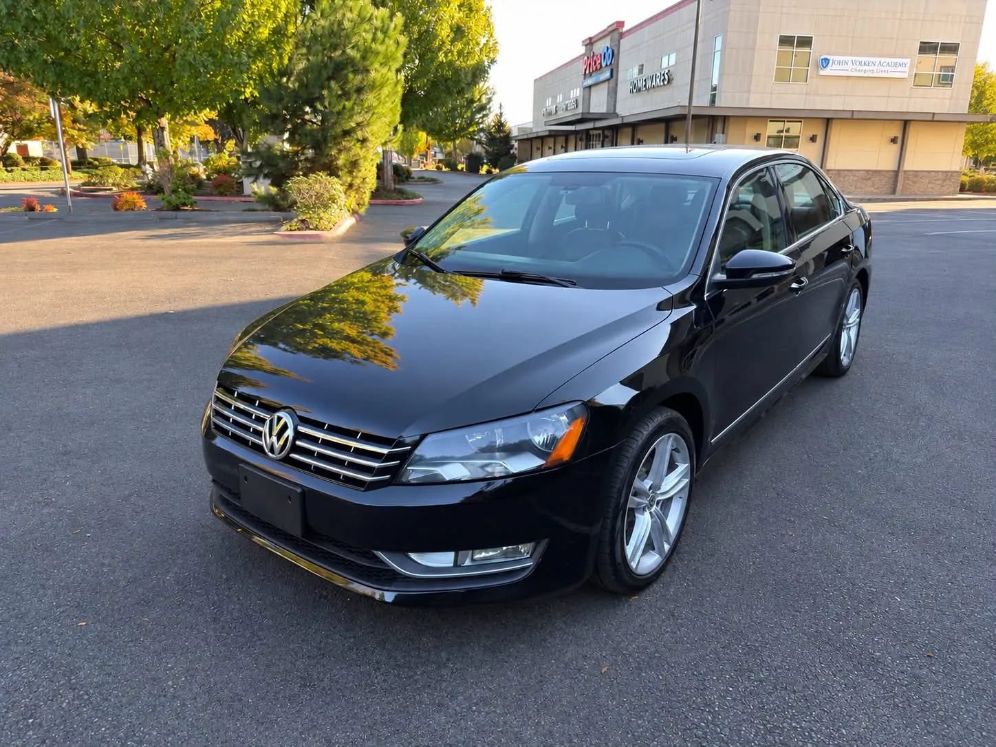 Used 2012 Volkswagen Passat TDI SEL Premium FWD image 1