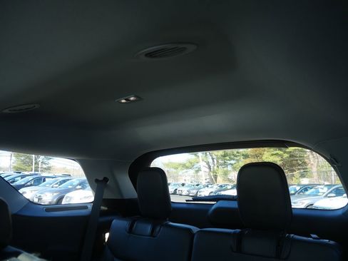 Used 2020 Ford Explorer XLT w/ Equipment Group 202A image 25