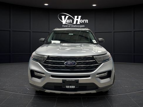 Used 2023 Ford Explorer XLT w/ Equipment Group 202A AWD/4WD image 2