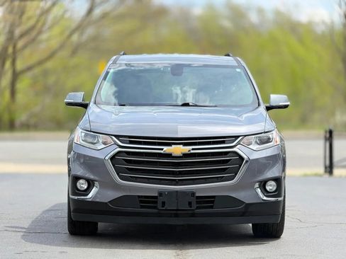 Used 2019 Chevrolet Traverse LT w/ LT Premium Package AWD/4WD image 3